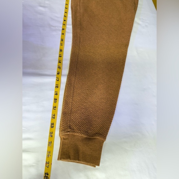 LULULEMON ATHLETICA Tan Warm Down textured Jogger size 8 - Picture 13 of 13